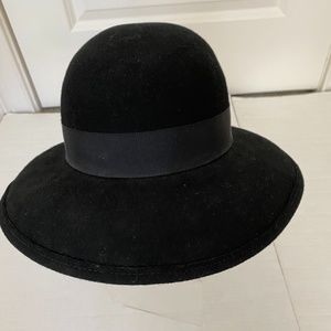 MADCAPS 5TH AVENUE NY BLACK 100% WOOL HAT W/RIBBON